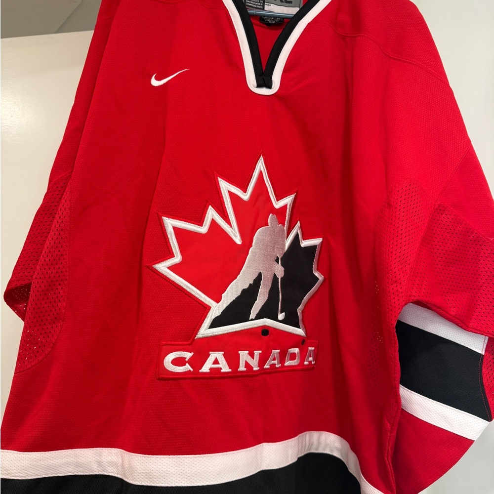 Vintage Olympic team canada hockey jersey. Nike brand. Size xl
